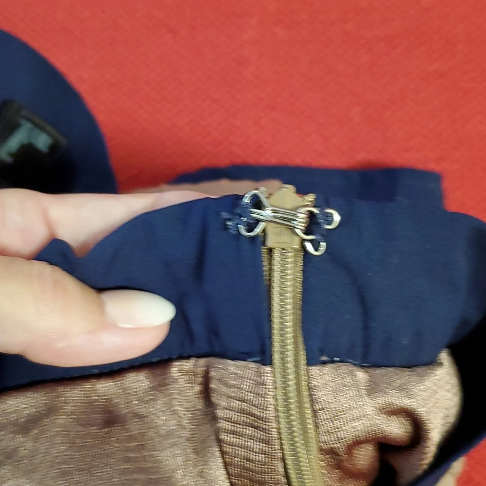 FOREVER 21 tan beige and navy pleated skirt lined Med.